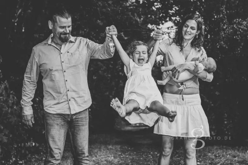 Grahlfoto Familienshooting Fotobeispiel in Schwarz-Weiß