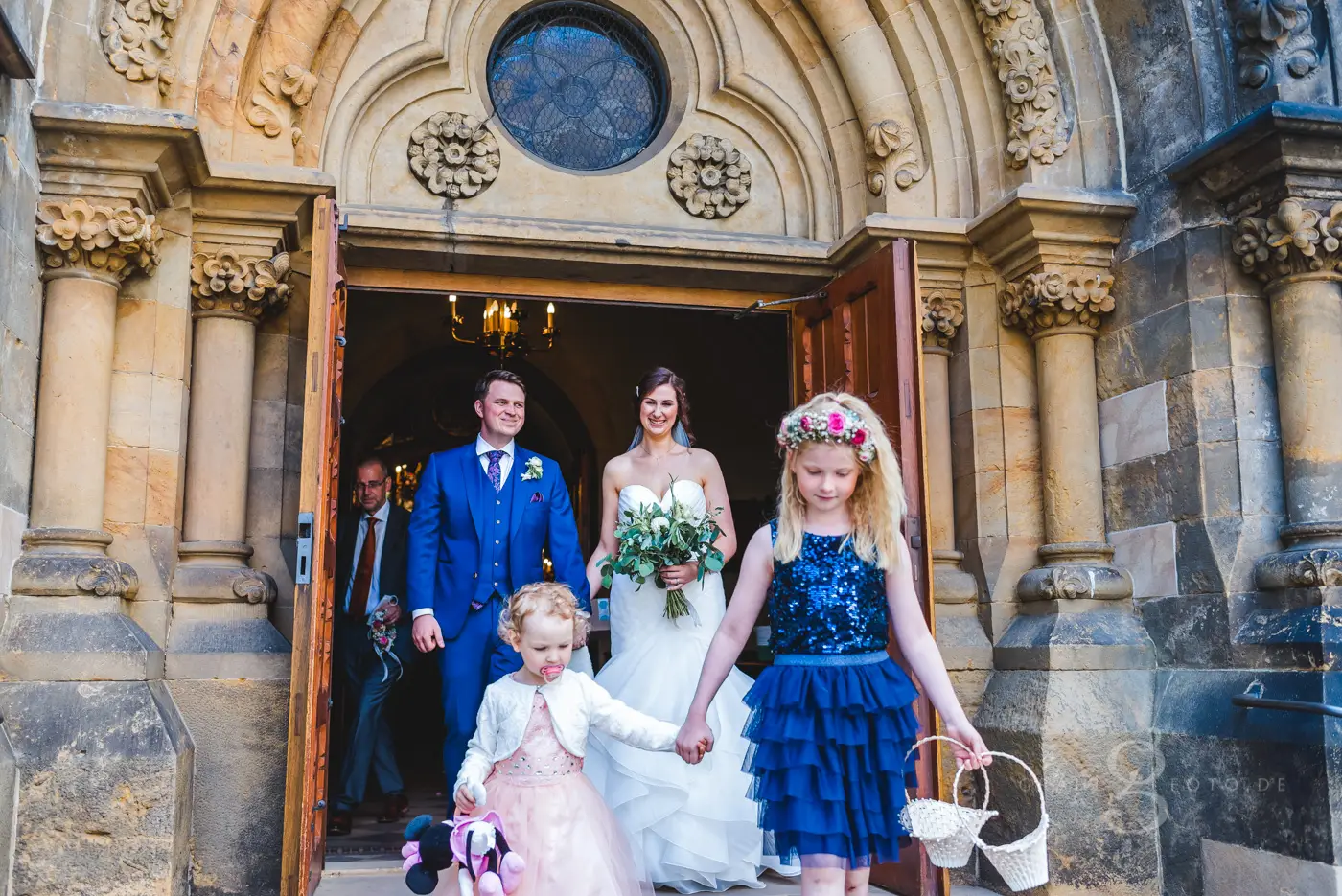 Eleganz und Jugend – Hochzeit auf Schloss Nedaschütz 1 20200718 grahlfoto kirchliche trauung 404 web